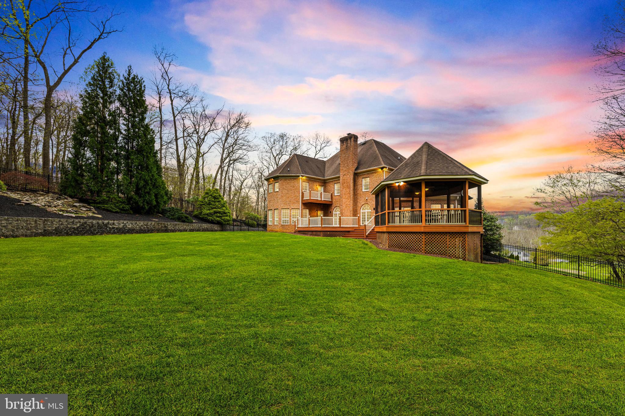 RIVER DOWNS - Residential