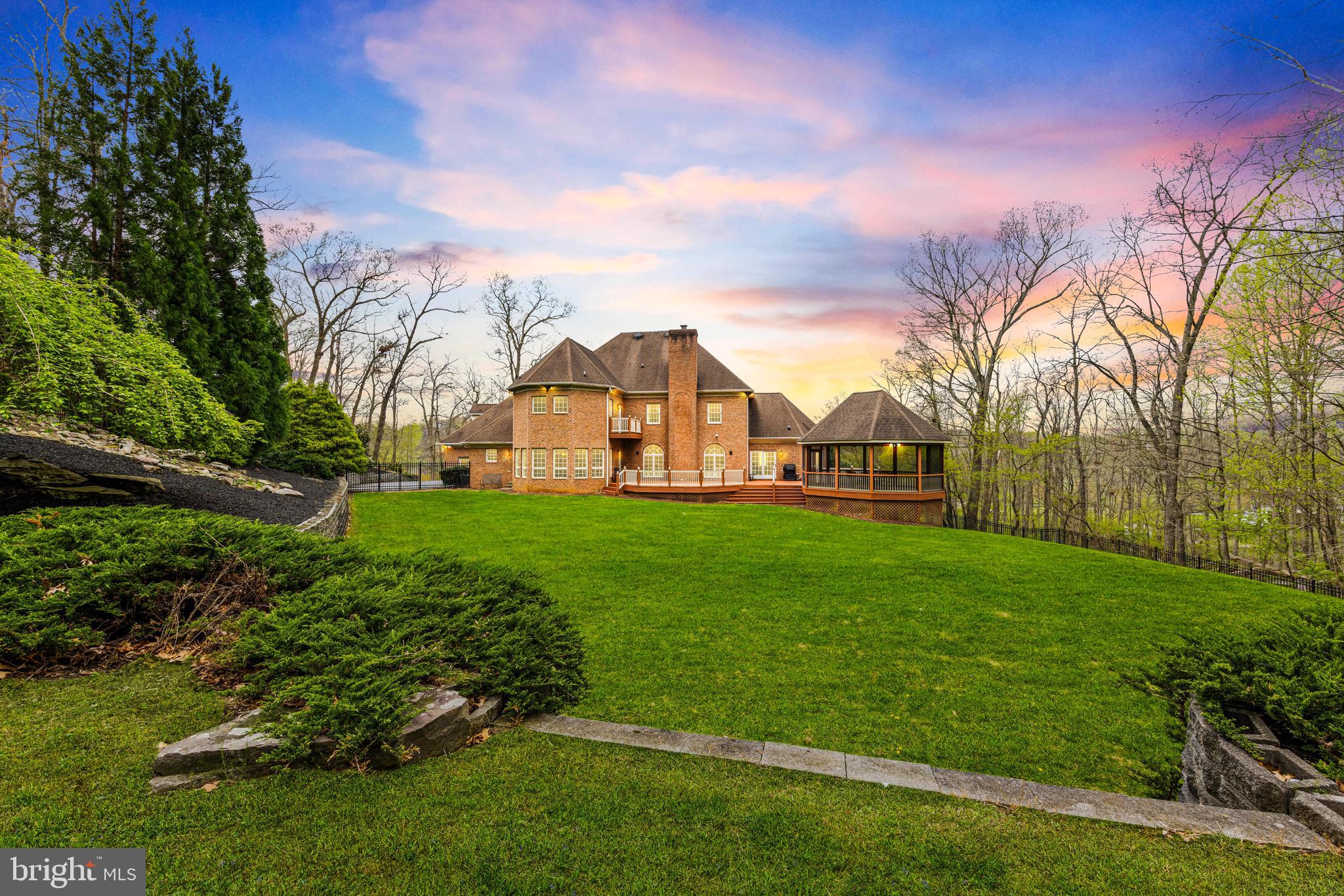 RIVER DOWNS - Residential