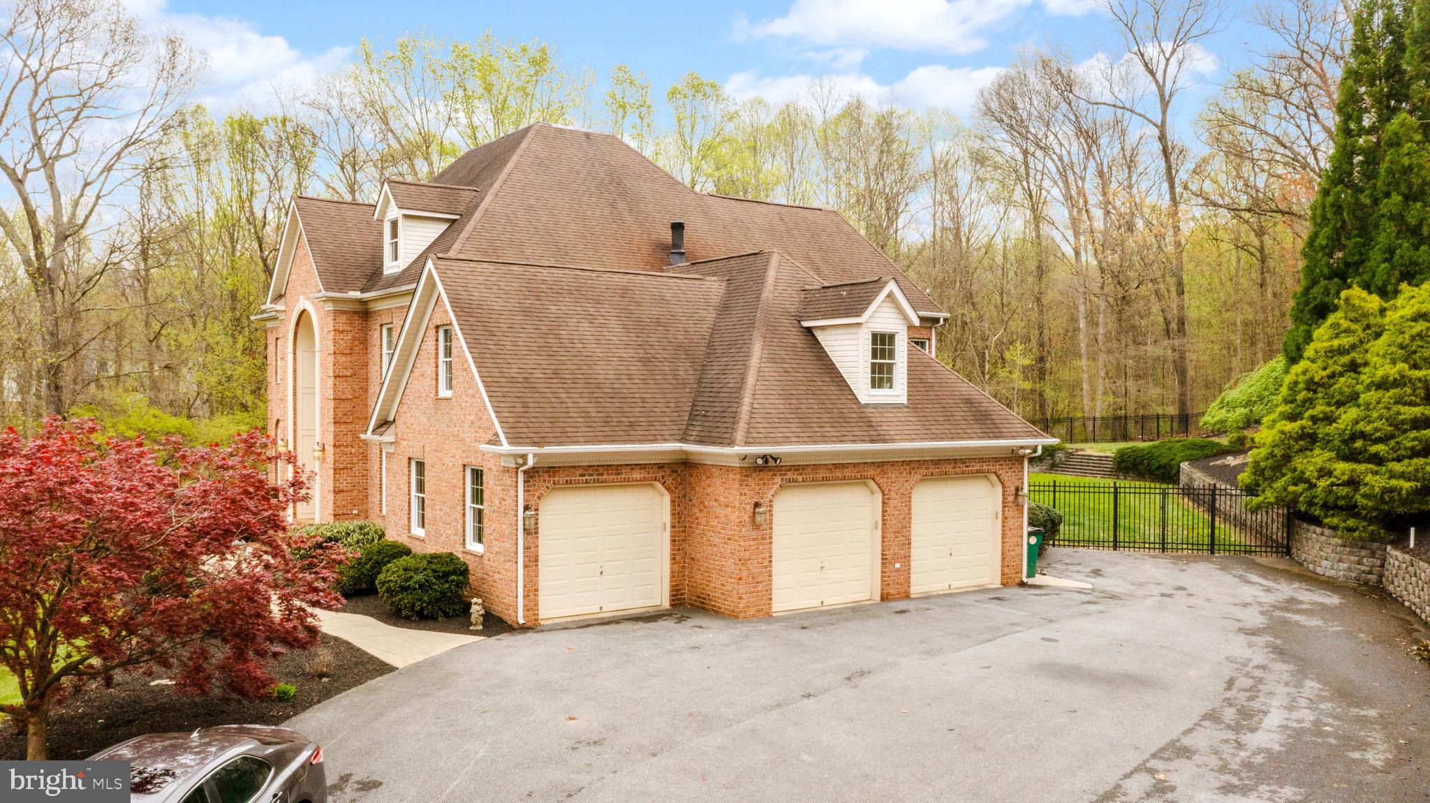 RIVER DOWNS - Residential