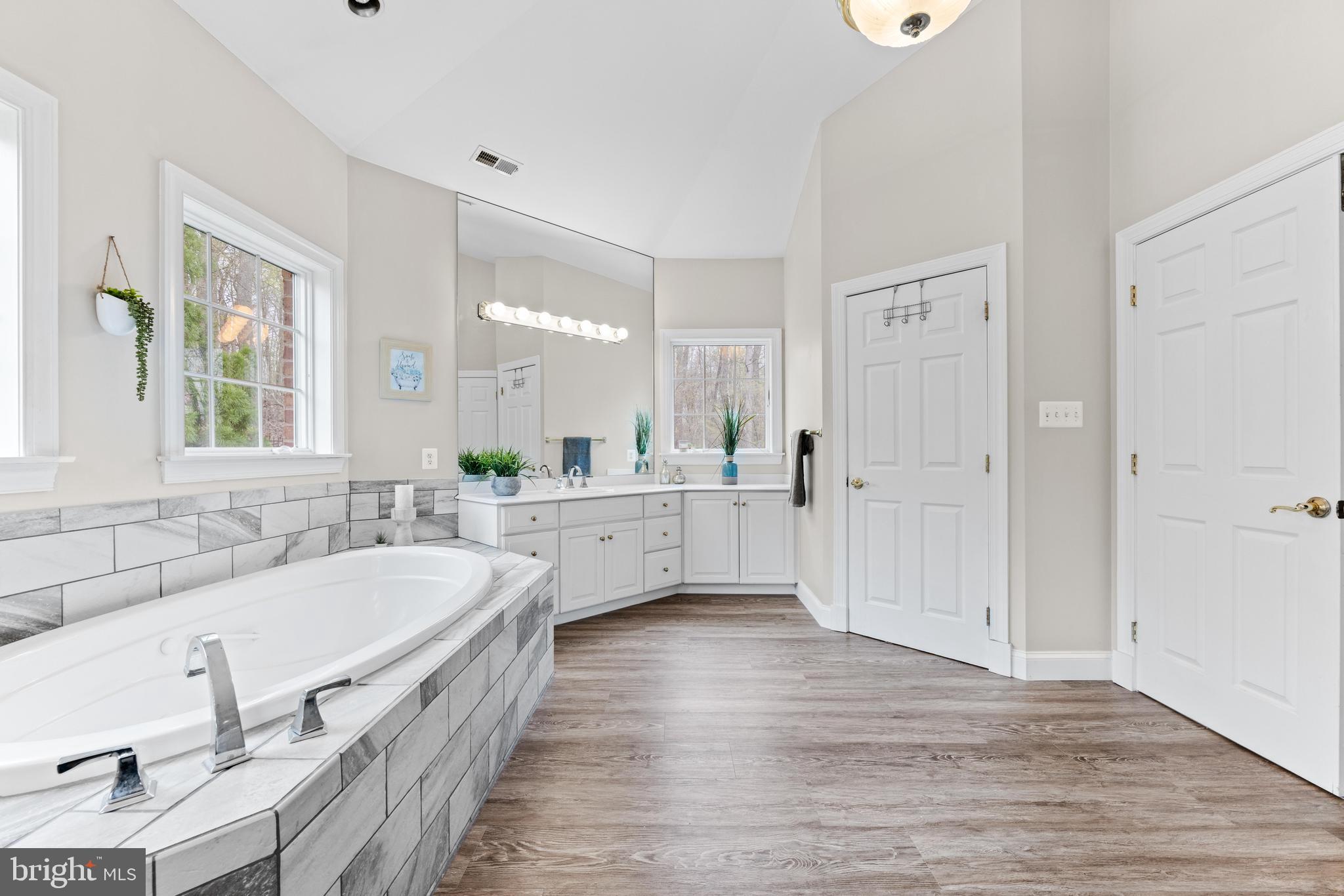 RIVER DOWNS - Residential