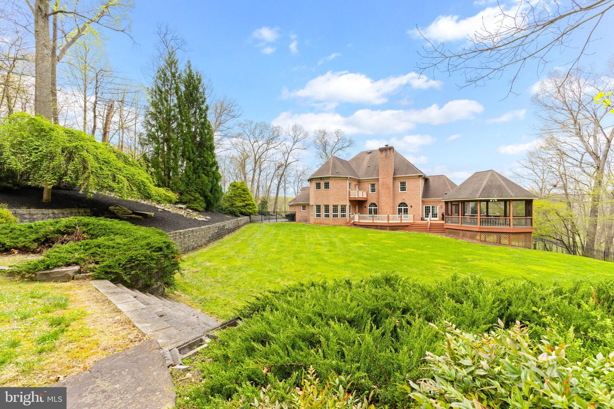 RIVER DOWNS - Residential