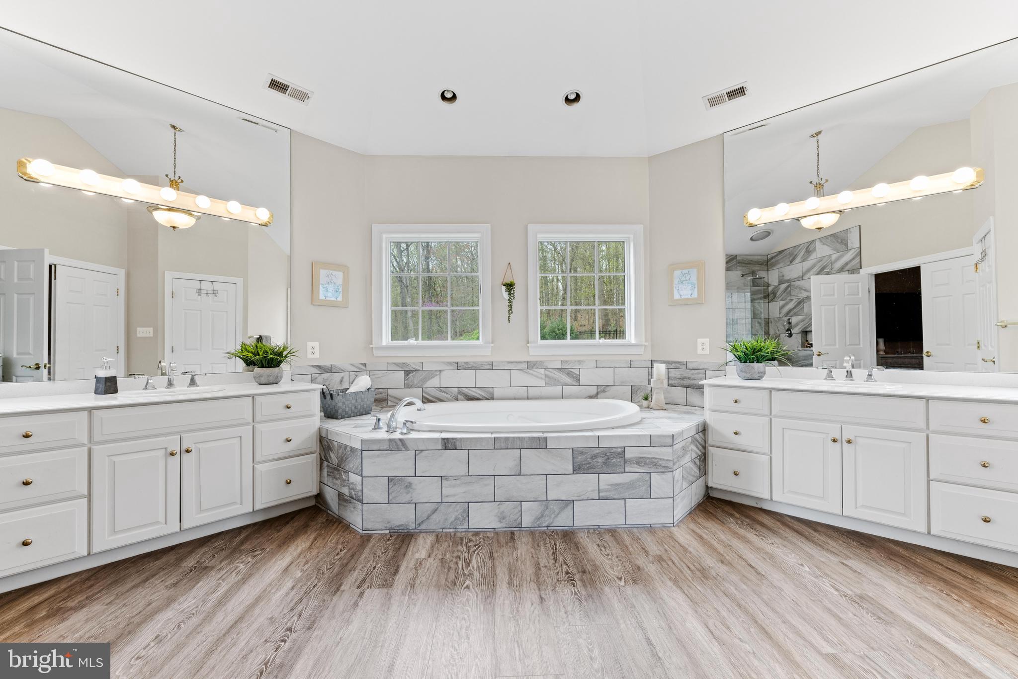 RIVER DOWNS - Residential