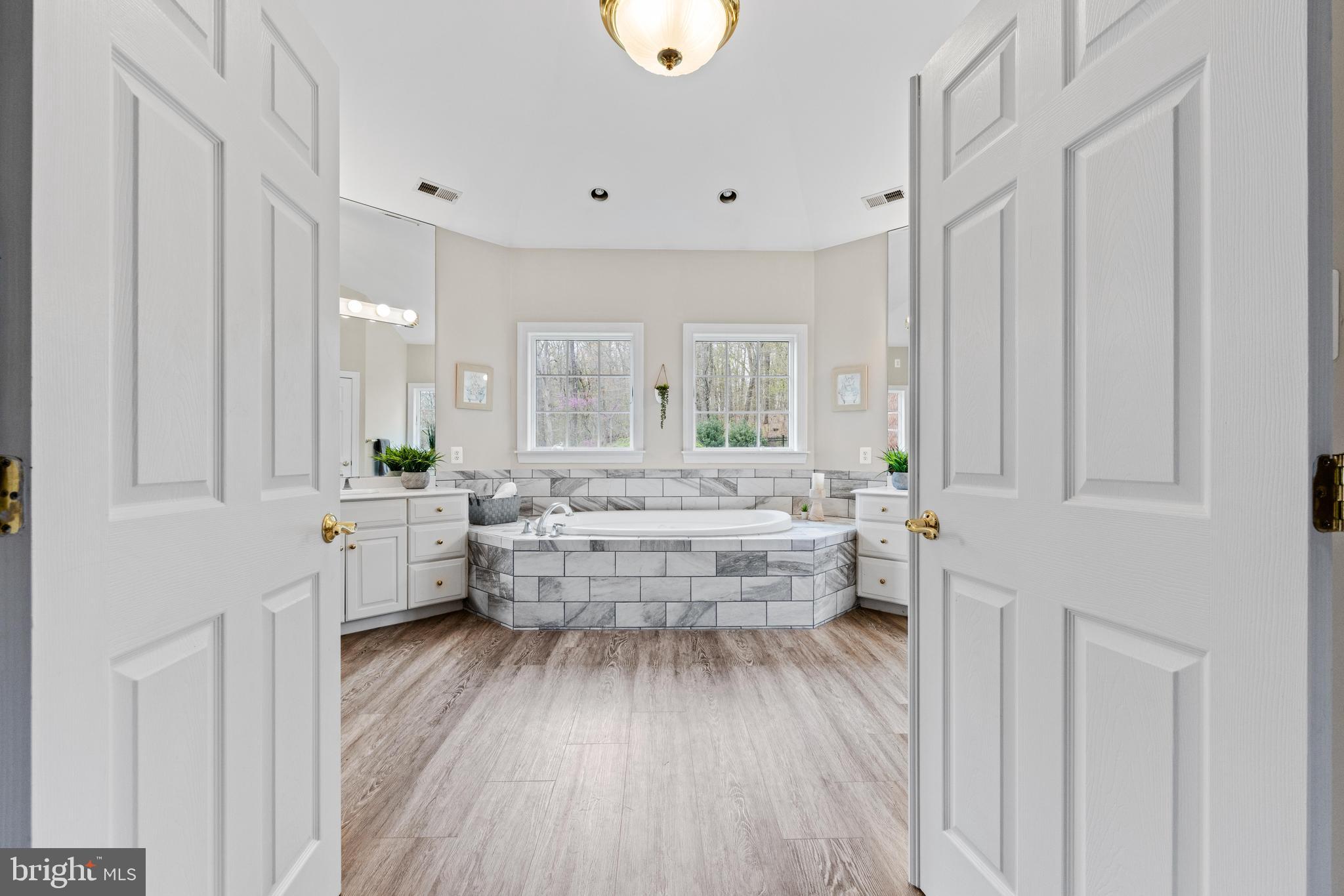 RIVER DOWNS - Residential