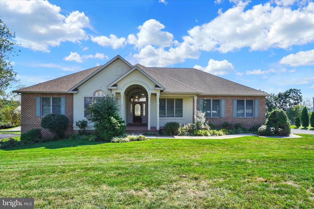 Photo of 2280 Spangler Circle, YORK, PA 17406 (MLS # PAYK2091086)