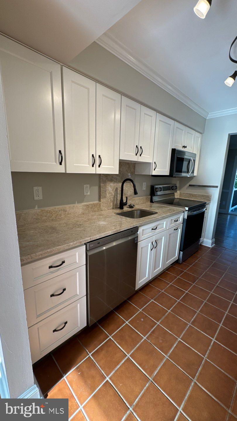 WOODLAND VILLAGE - Residential Lease