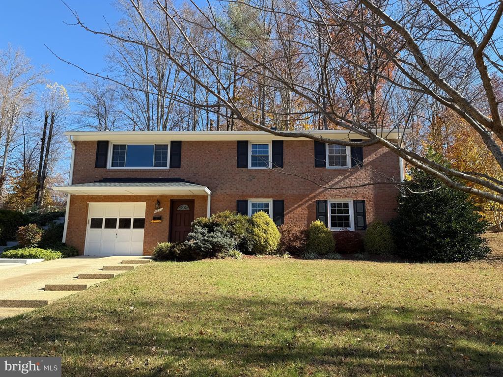 Photo of 4721 Springbrook Drive, ANNANDALE, VA 22003 (MLS # VAFX2279264)