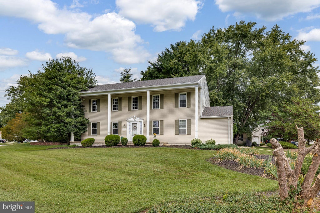 Photo of 122 Cobblestone Drive, MOUNT LAUREL, NJ 08054 (MLS # NJBL2120046)