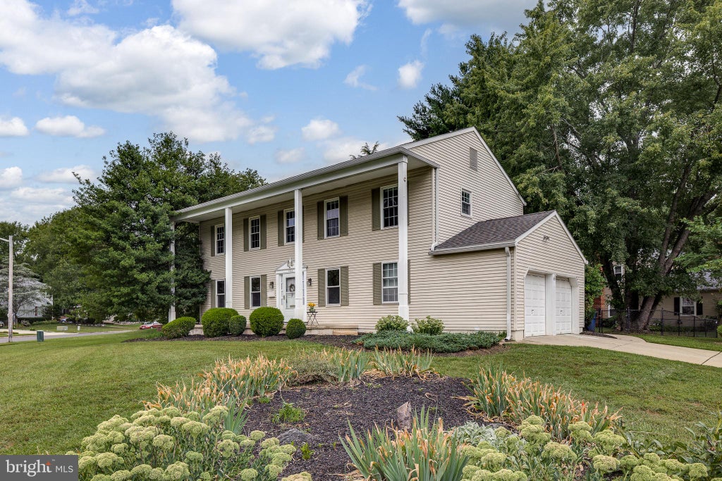 Photo of 122 Cobblestone Drive, MOUNT LAUREL, NJ 08054 (MLS # NJBL2120046)