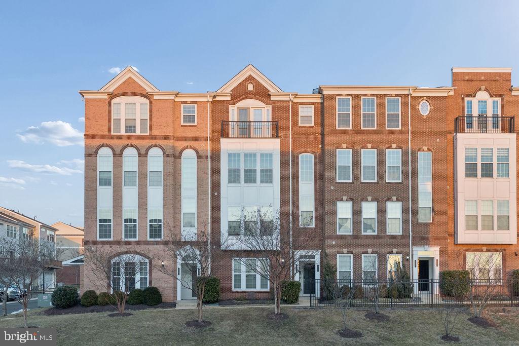 TOWNES AT GOOSE CREEK VILLAGE - Residential Lease