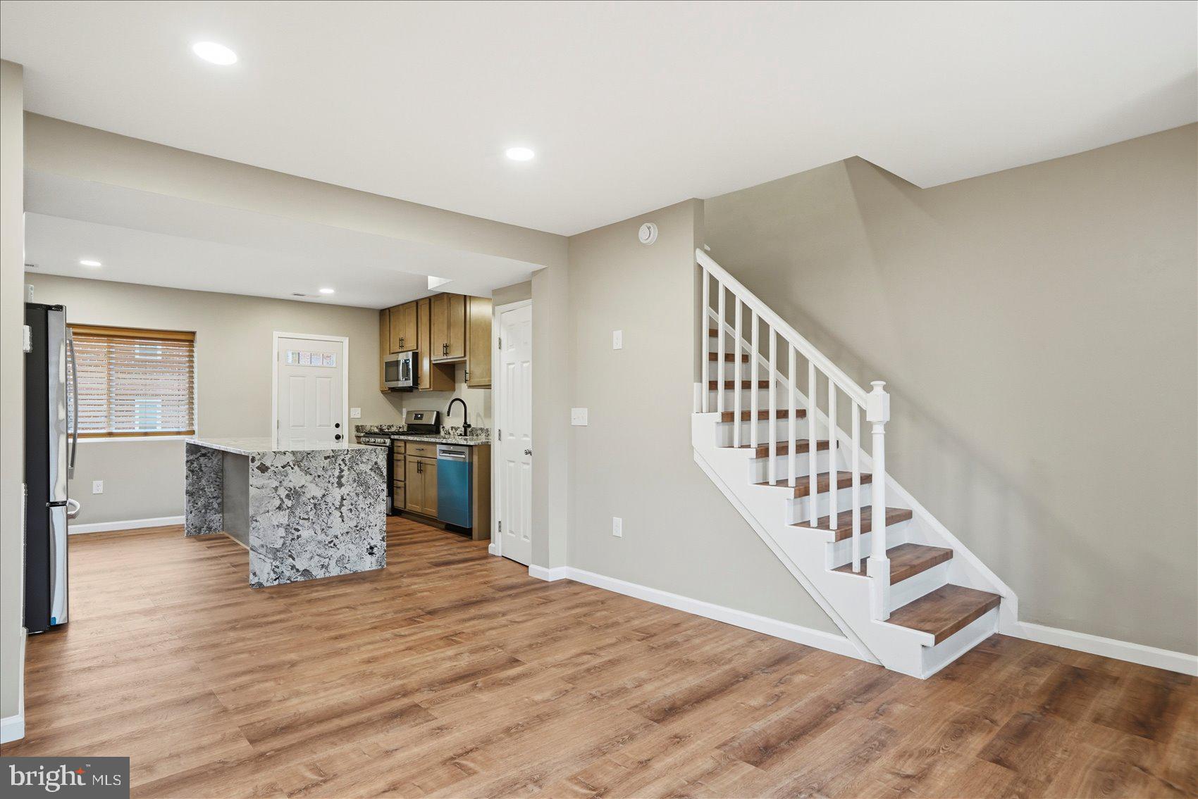 METROPOLITAN HOMES - Residential