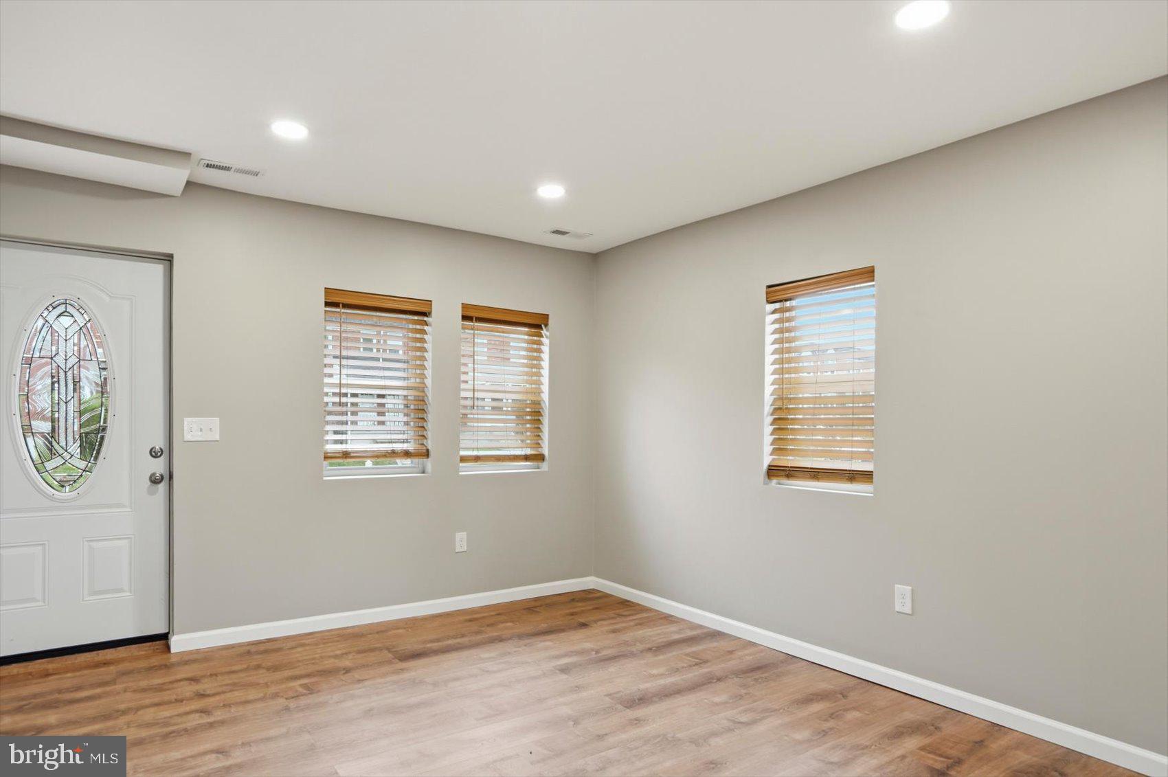 METROPOLITAN HOMES - Residential