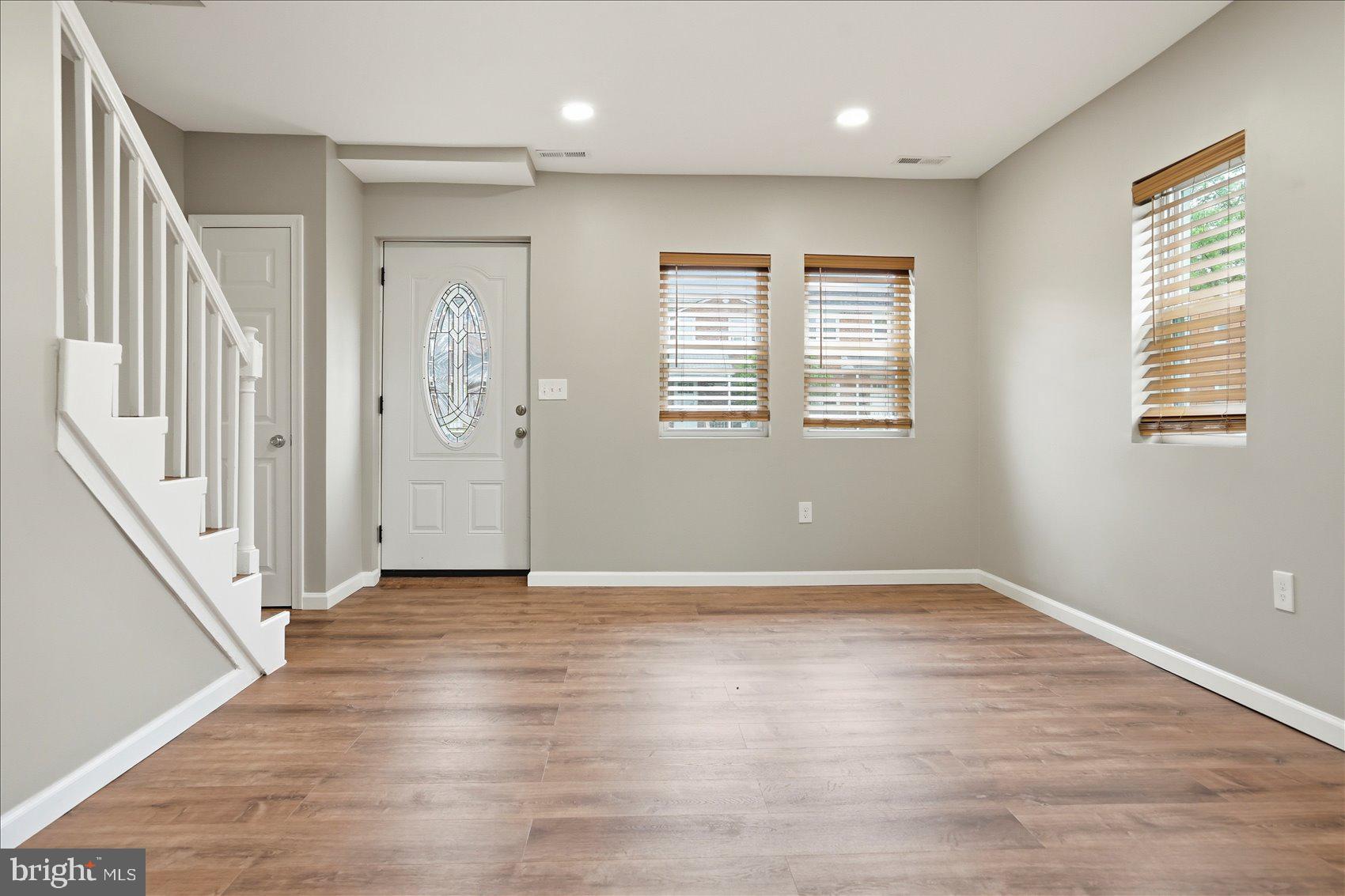METROPOLITAN HOMES - Residential