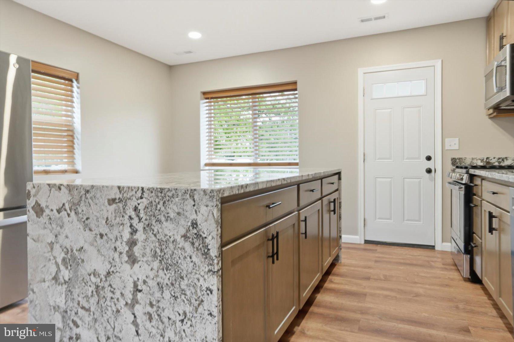 METROPOLITAN HOMES - Residential