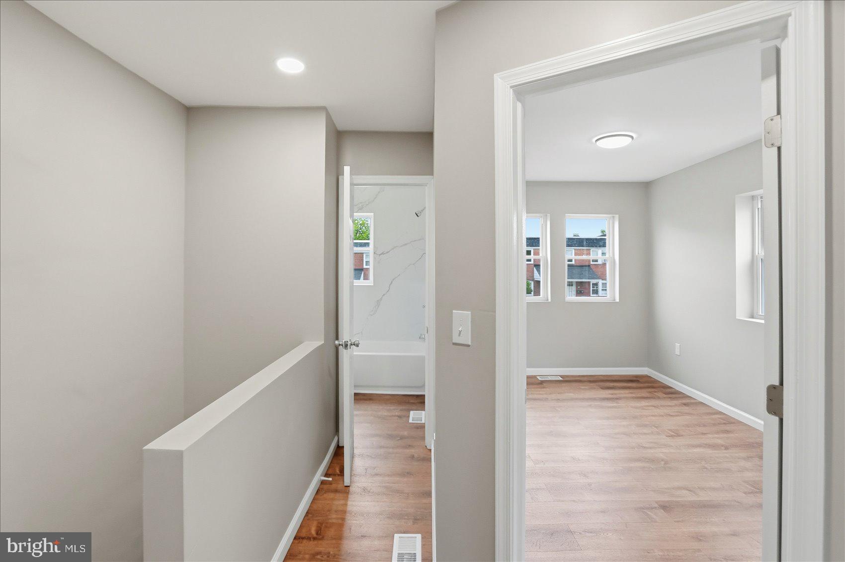 METROPOLITAN HOMES - Residential