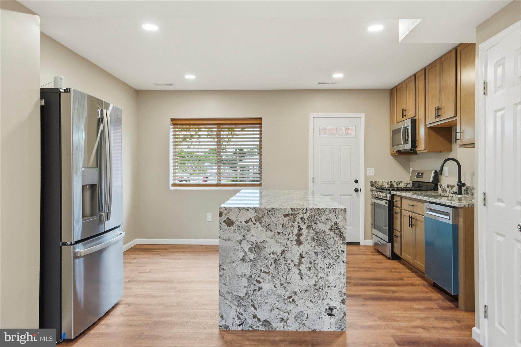 METROPOLITAN HOMES - Residential