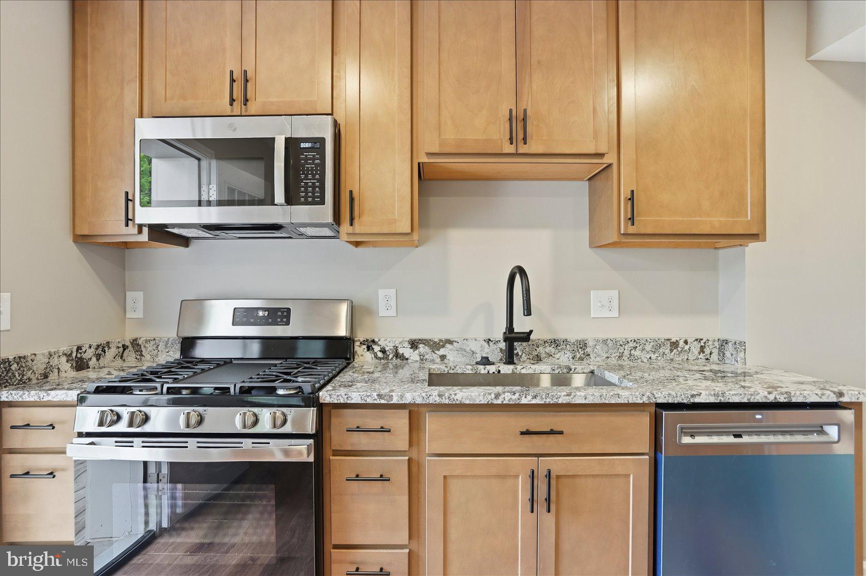METROPOLITAN HOMES - Residential