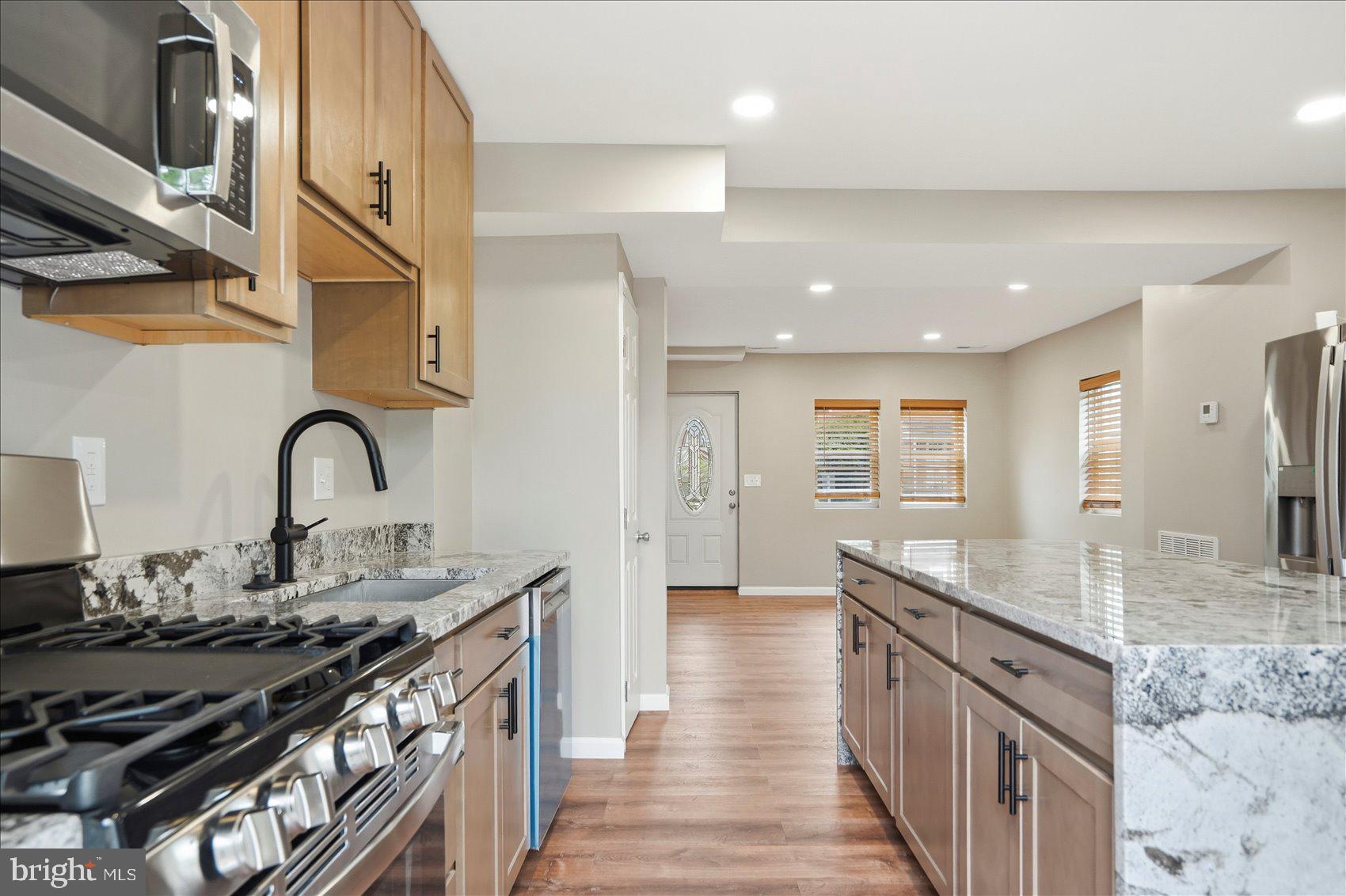 METROPOLITAN HOMES - Residential