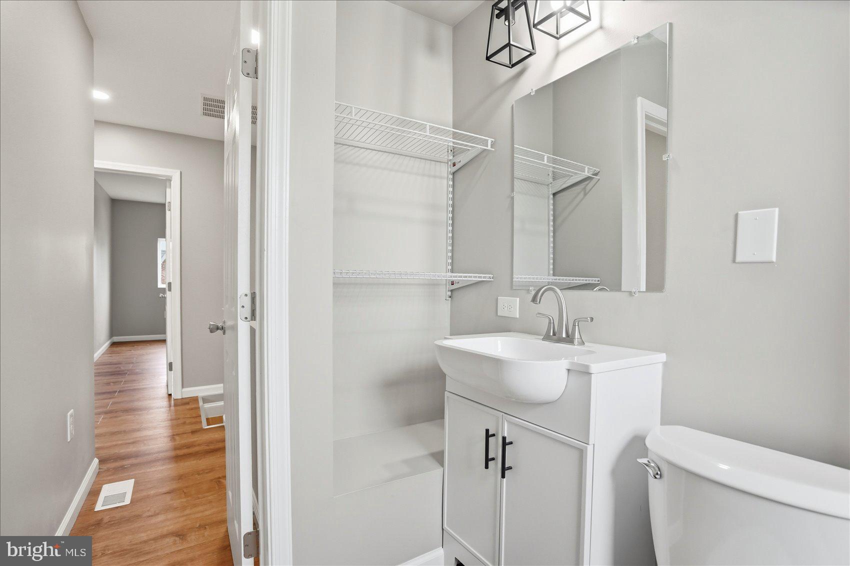 METROPOLITAN HOMES - Residential