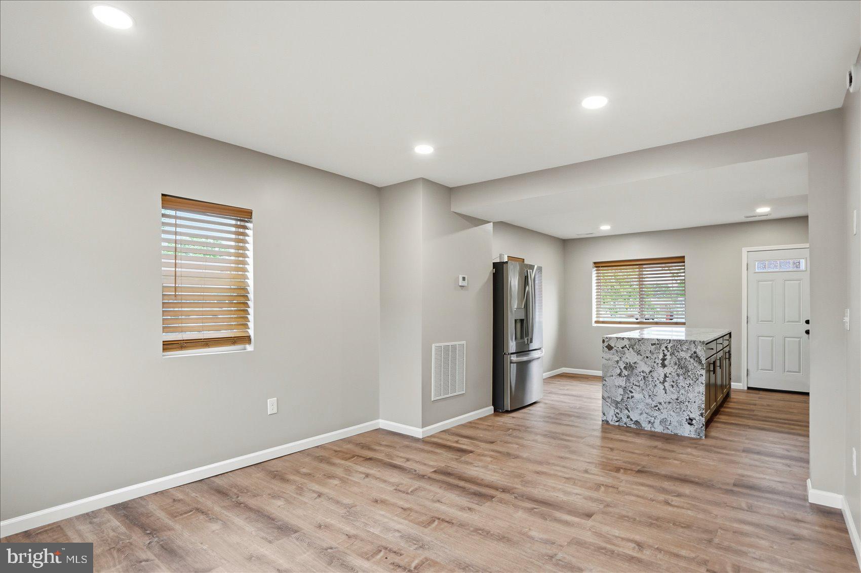 METROPOLITAN HOMES - Residential