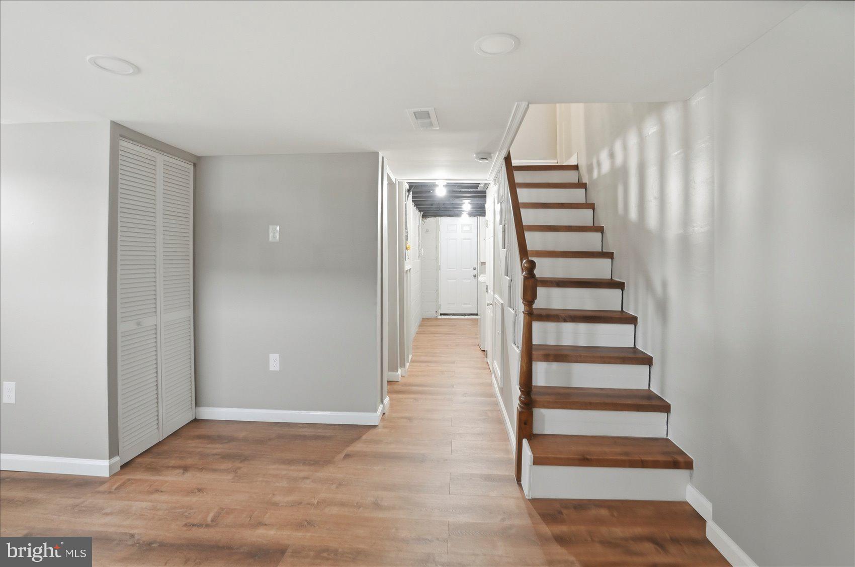 METROPOLITAN HOMES - Residential