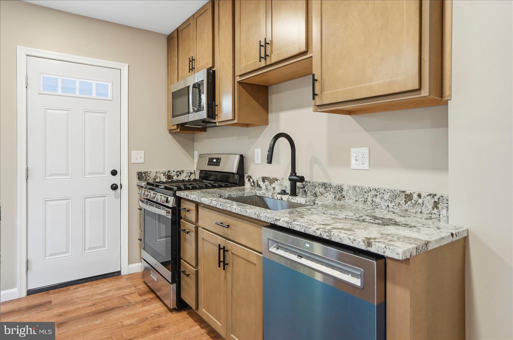 METROPOLITAN HOMES - Residential
