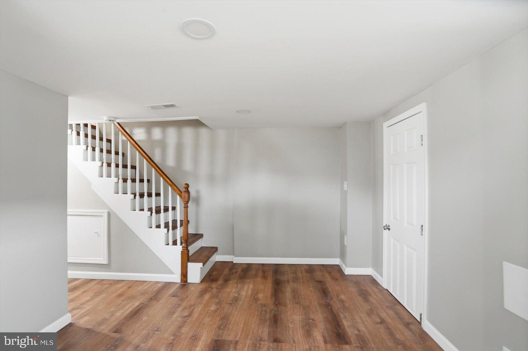 METROPOLITAN HOMES - Residential