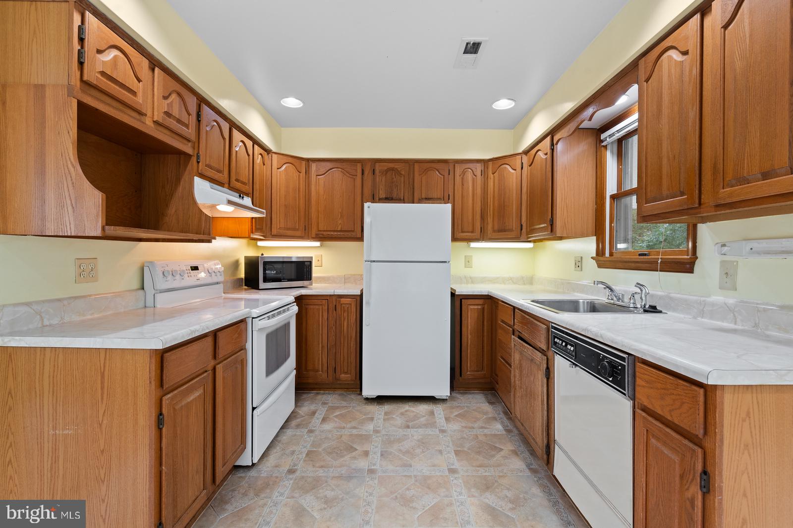 HYBLA VALLEY FARMS - Residential Lease