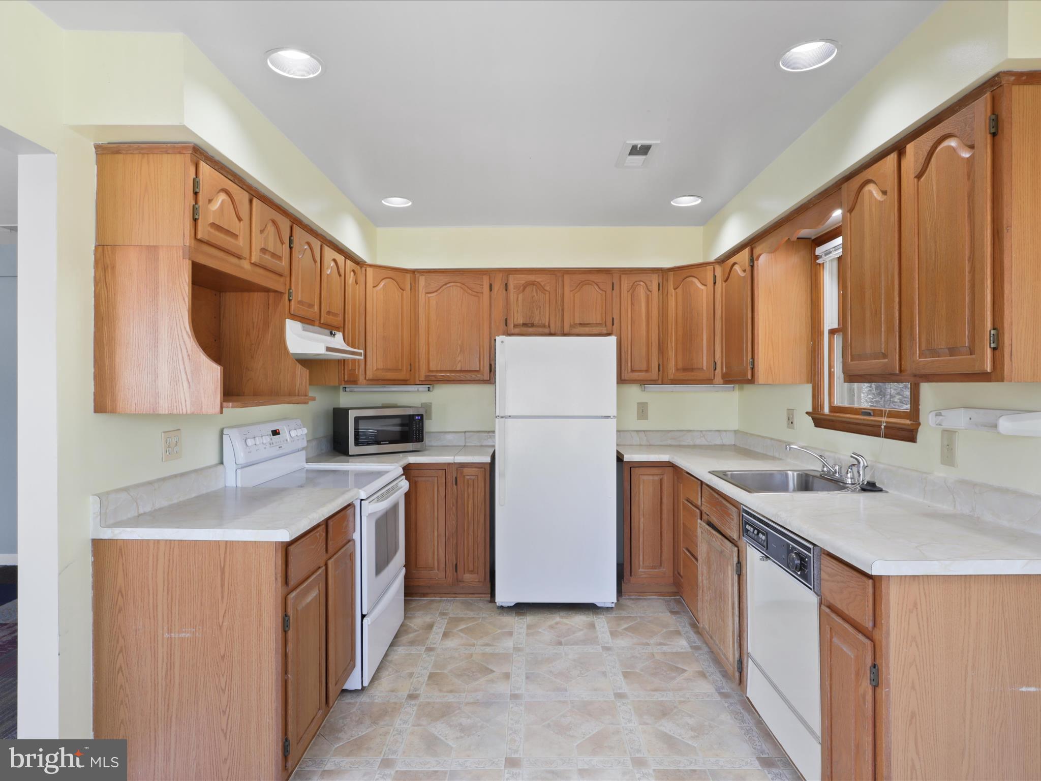 HYBLA VALLEY FARMS - Residential Lease