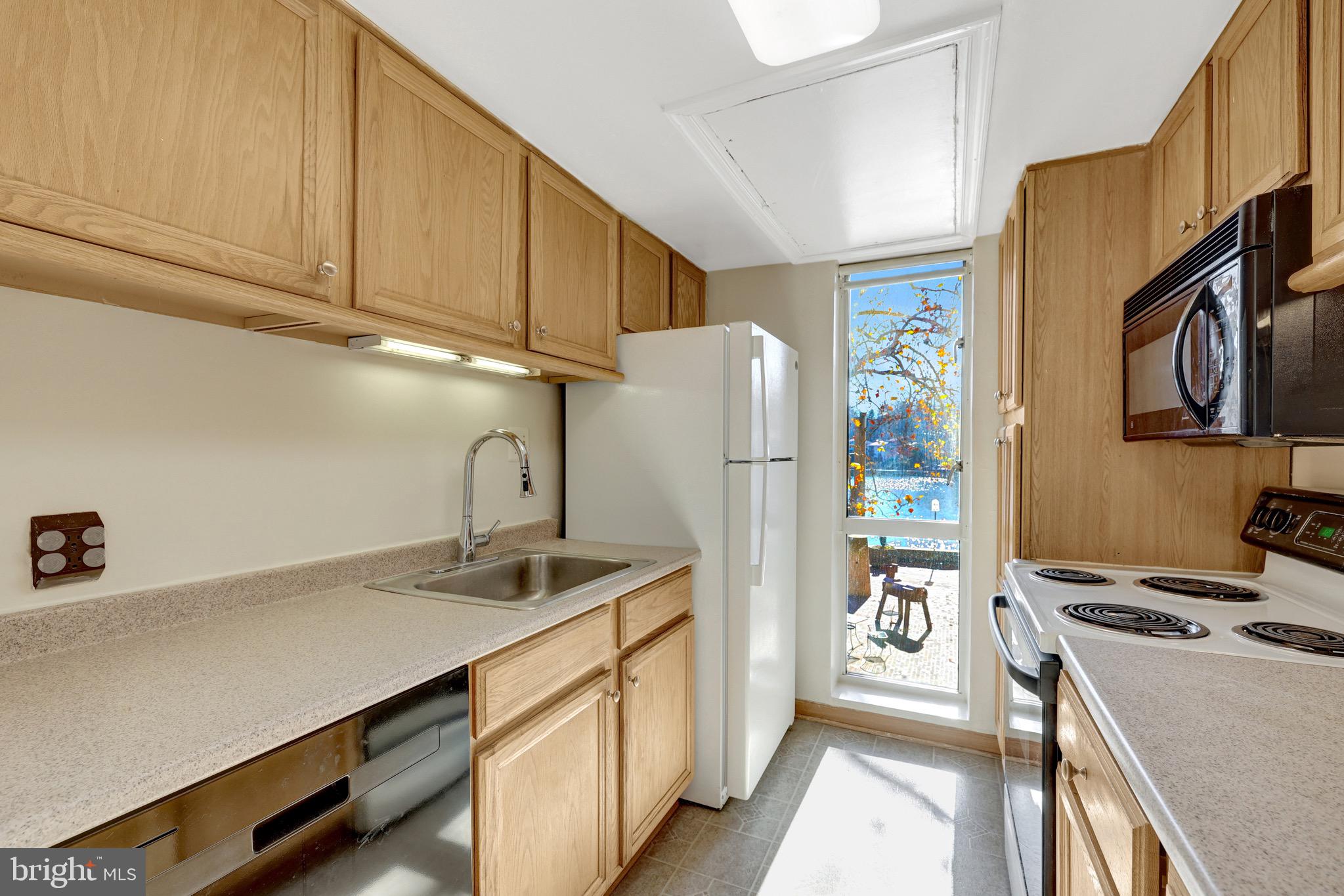 LAKE ANNE OF RESTON - Residential