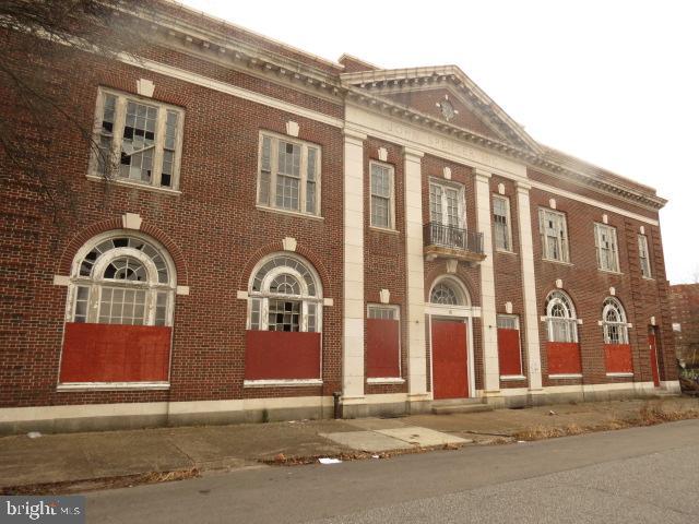 Incredible opportunity for the savvy investor! Over 15,000 sq ft of potential development. Sold strictly as-is!