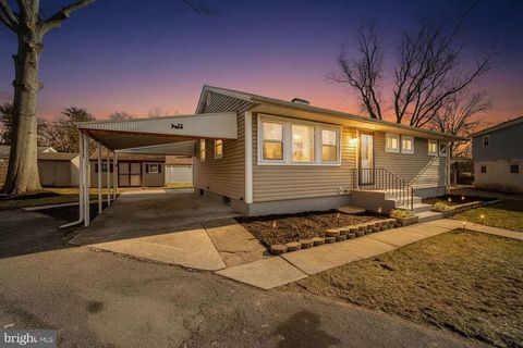 6 CIRCLE DRIVE READING PA 19606