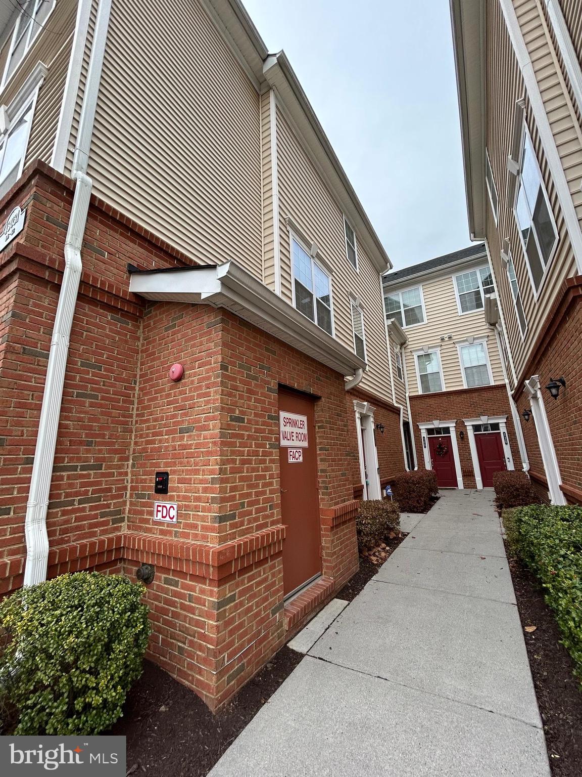 RIDGES AT LOUDOUN VALLEY - Residential Lease