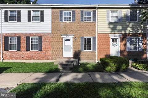 Townhouse For Sale - 8202 Stewarton Court<br/> SEVERN, MD 21144