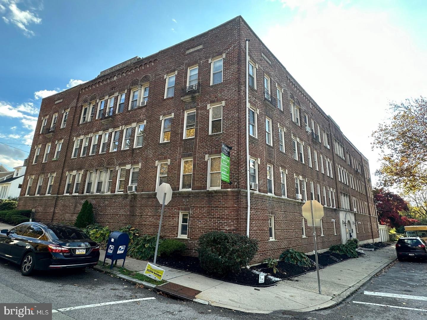 200-205 W SEDGWICK STREET 310