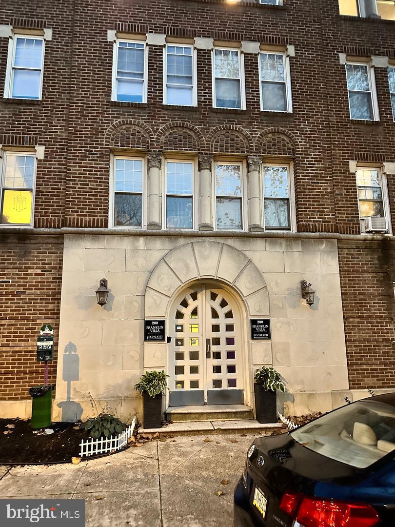 200-205 W SEDGWICK STREET 310