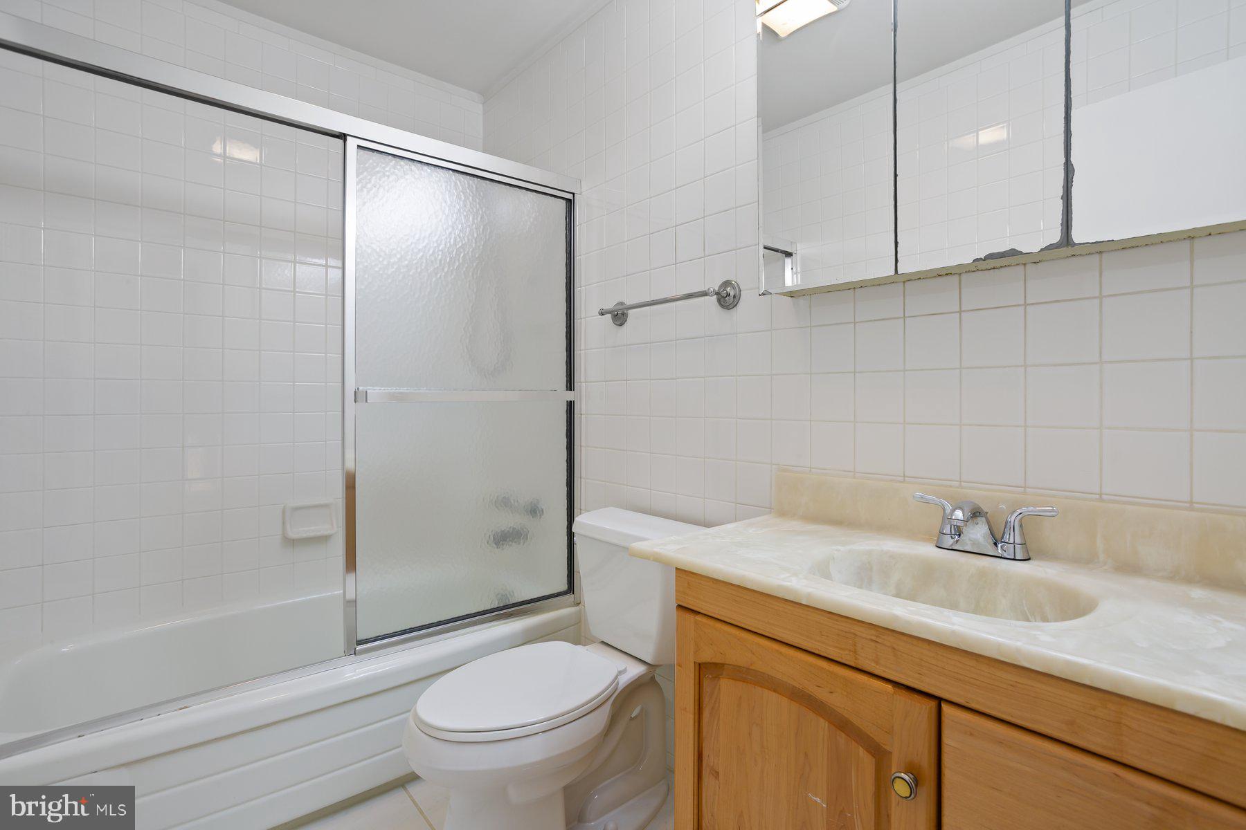 POTOMAC WOODS - Residential Lease