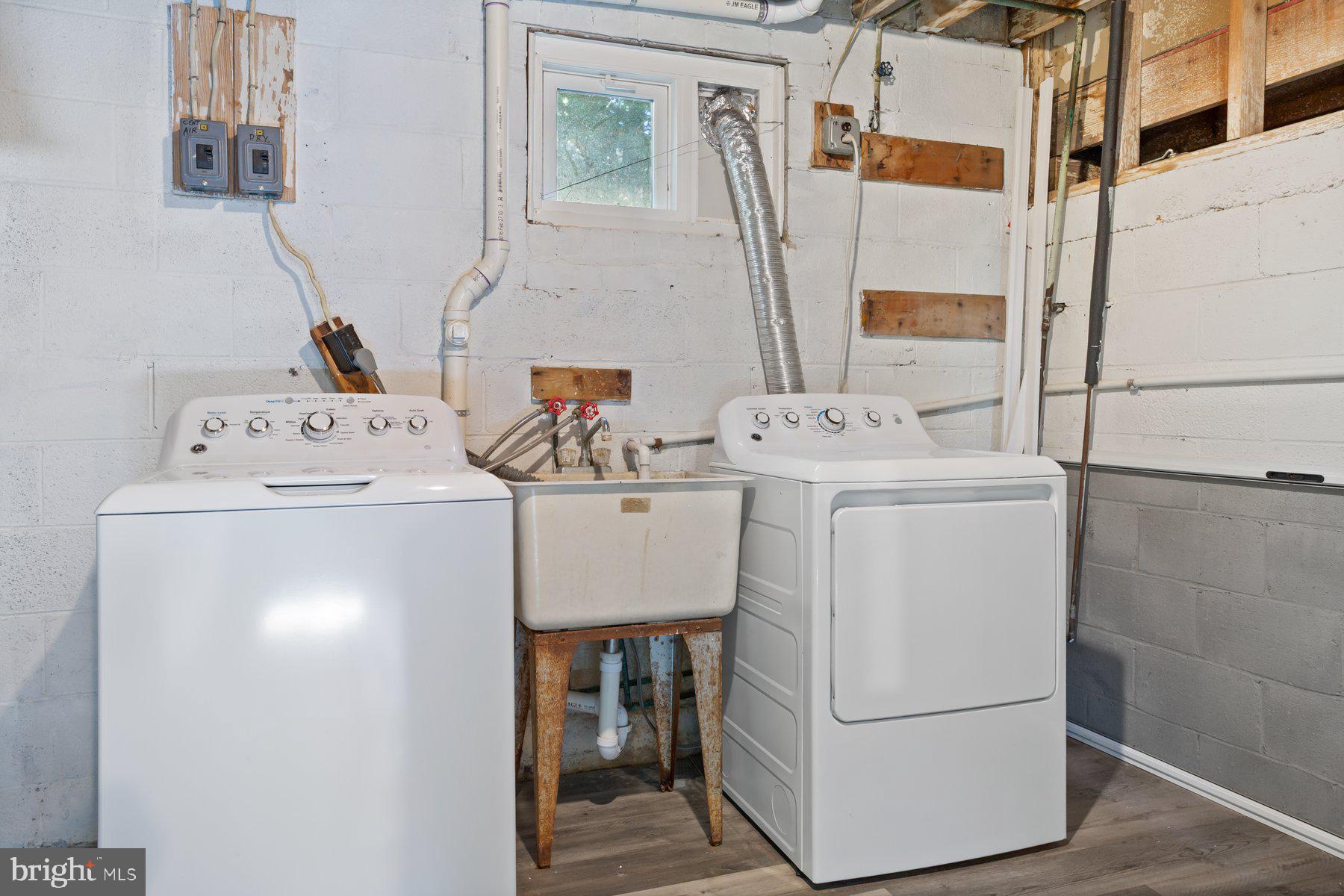 POTOMAC WOODS - Residential Lease