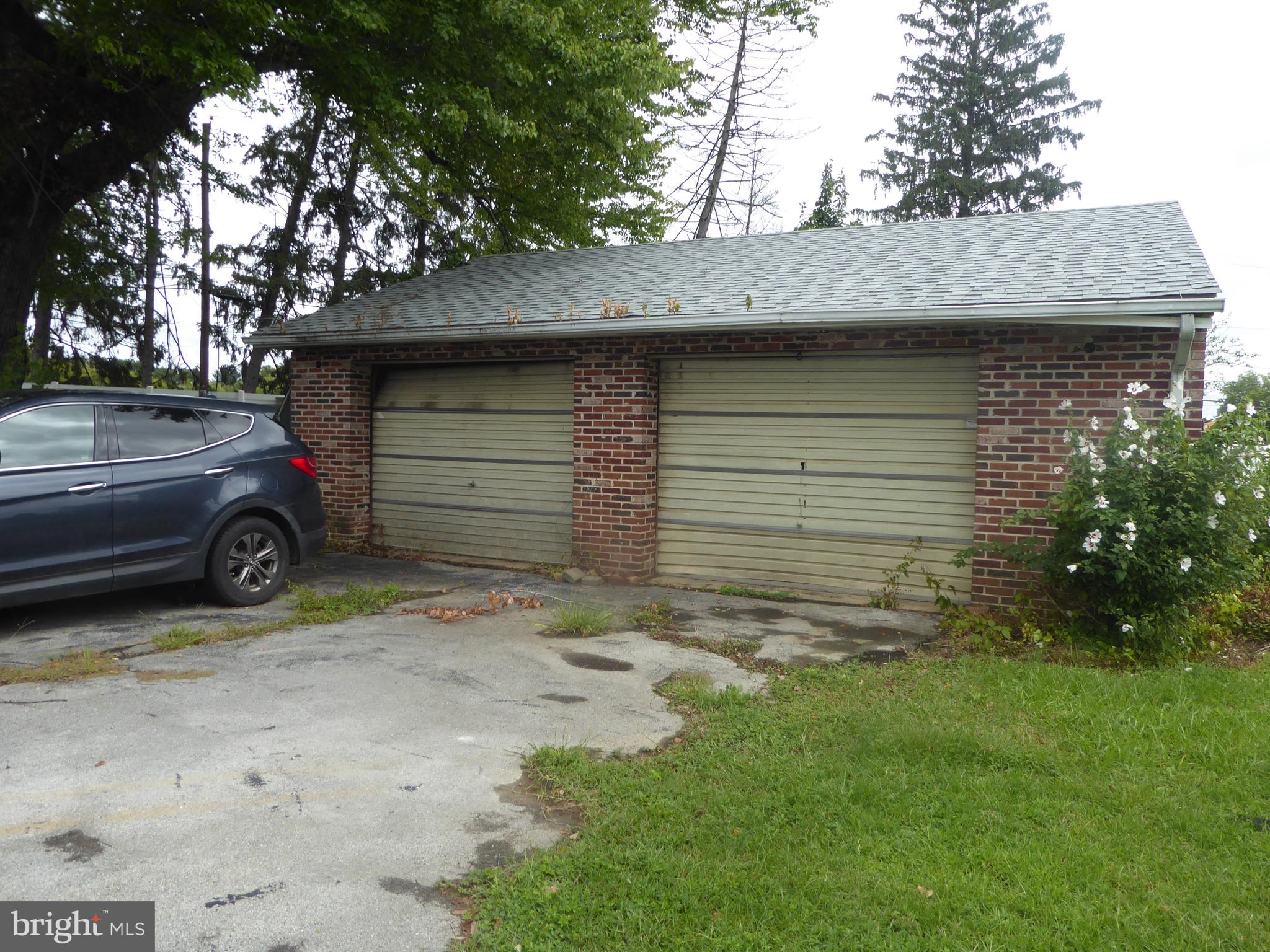 1006 MAYFLOWER DRIVE
