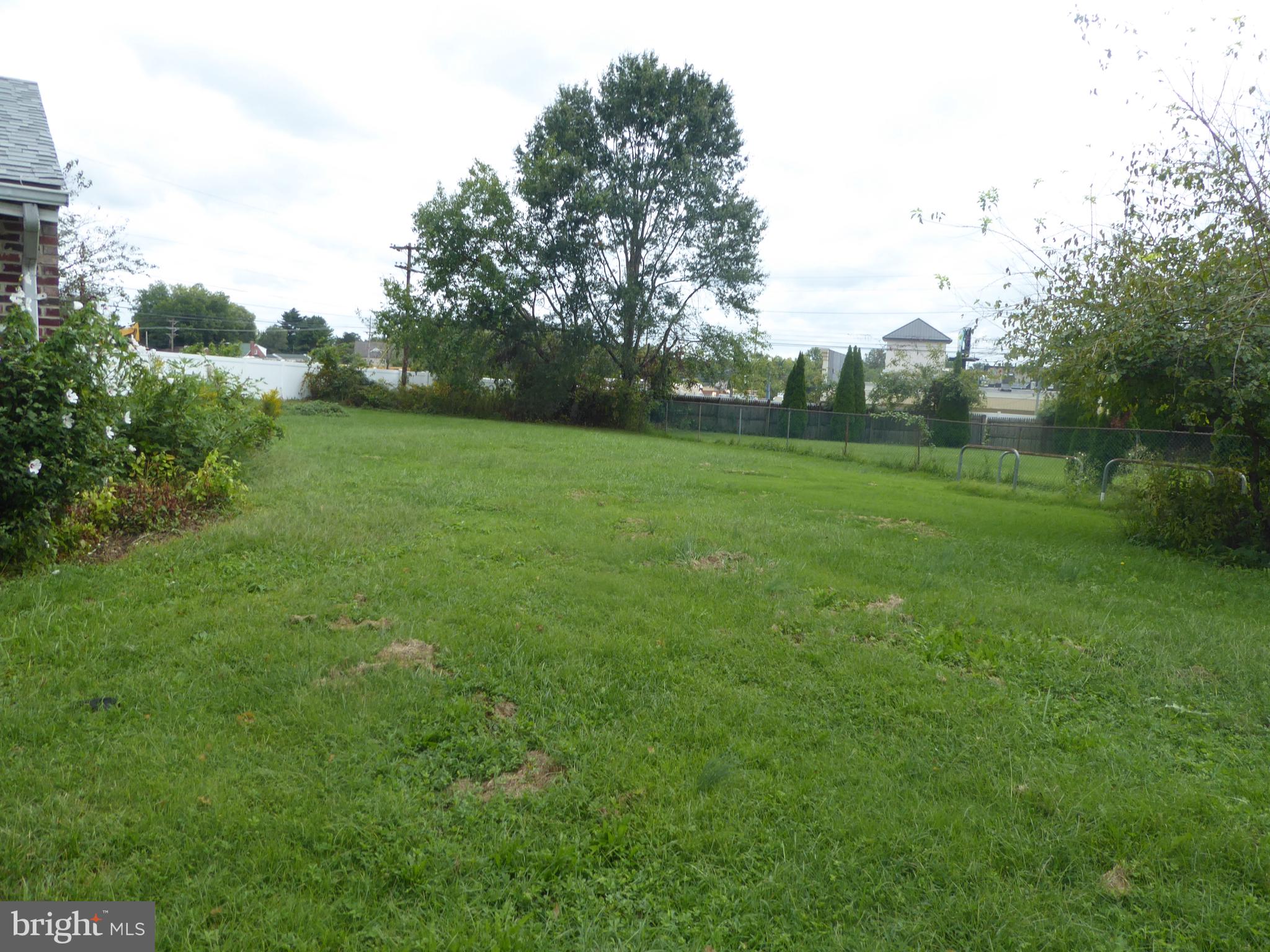 1006 MAYFLOWER DRIVE
