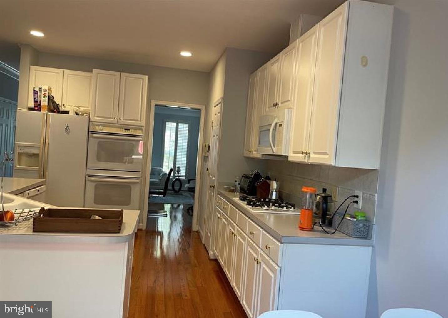 POTTERS GLEN - Residential Lease