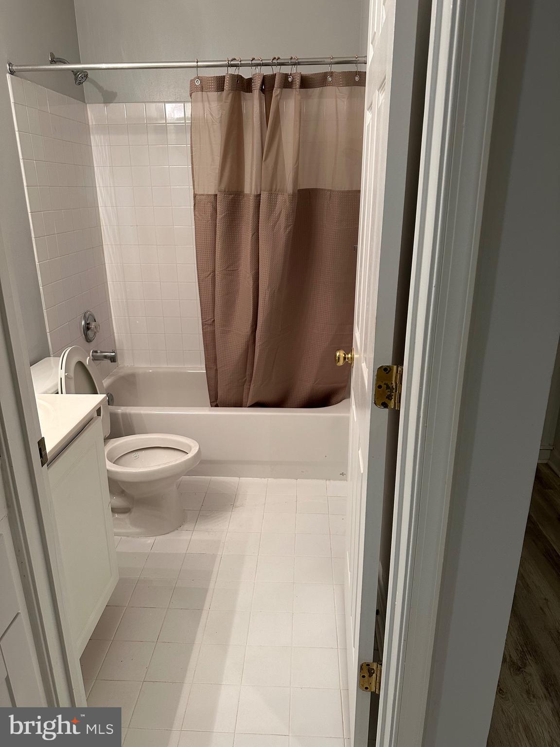 POTTERS GLEN - Residential Lease