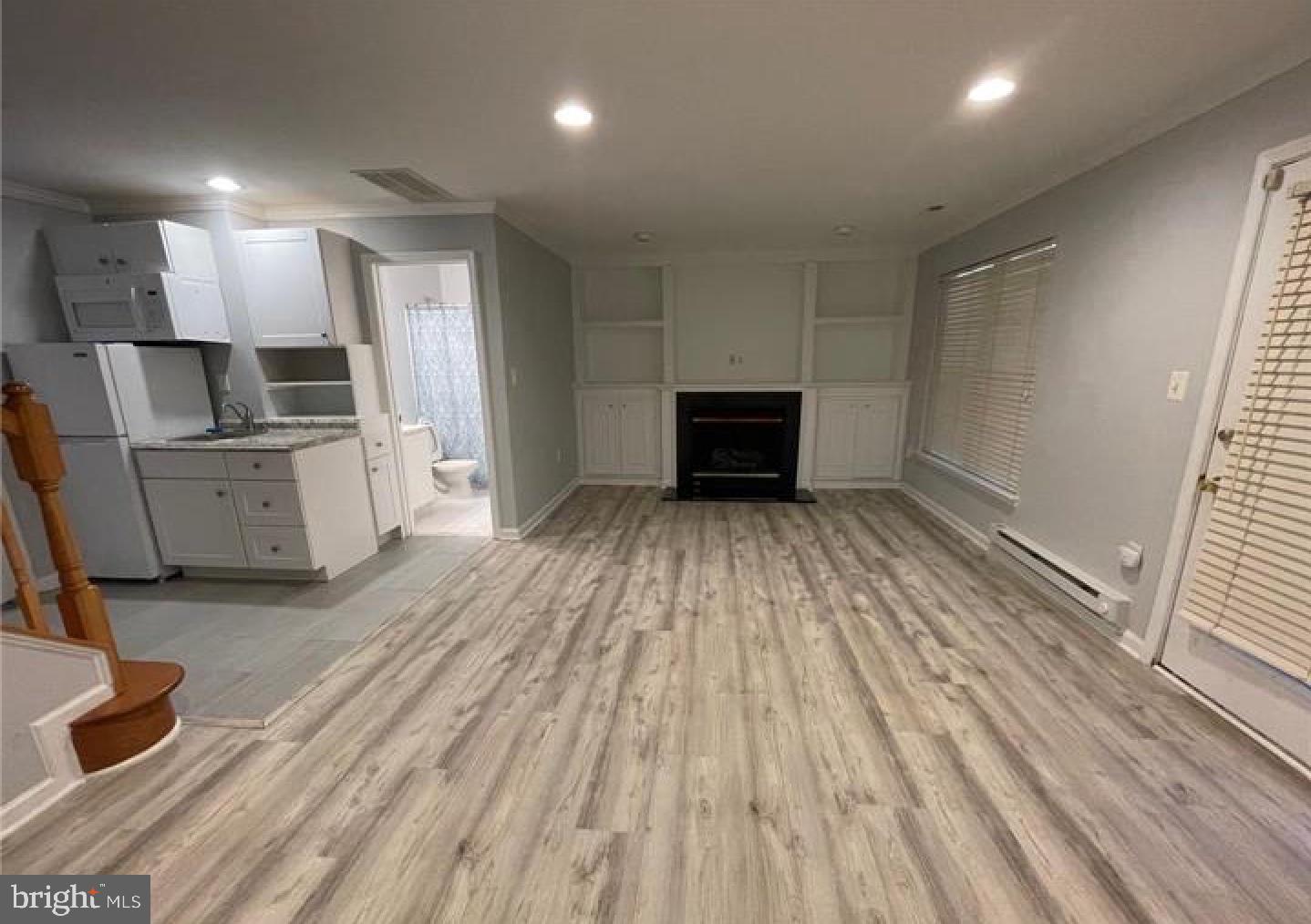 POTTERS GLEN - Residential Lease