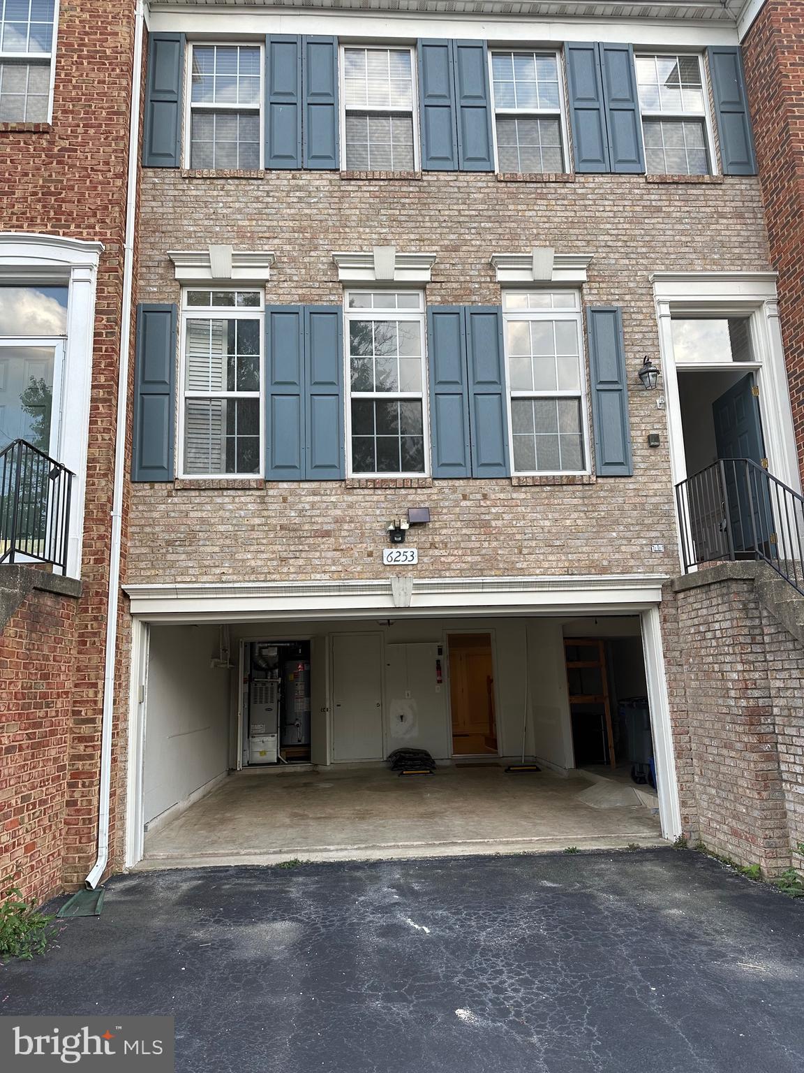 POTTERS GLEN - Residential Lease