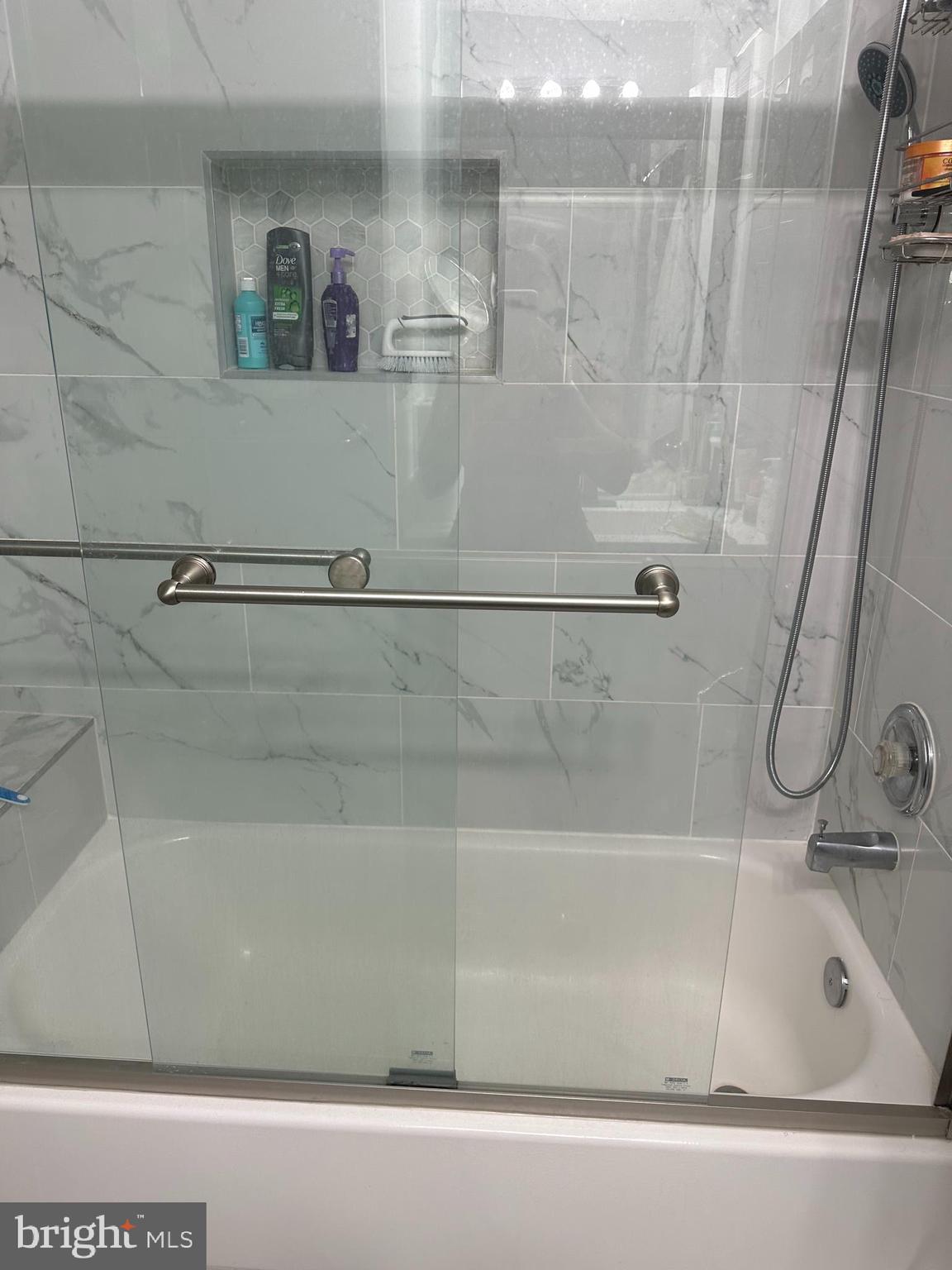 POTTERS GLEN - Residential Lease