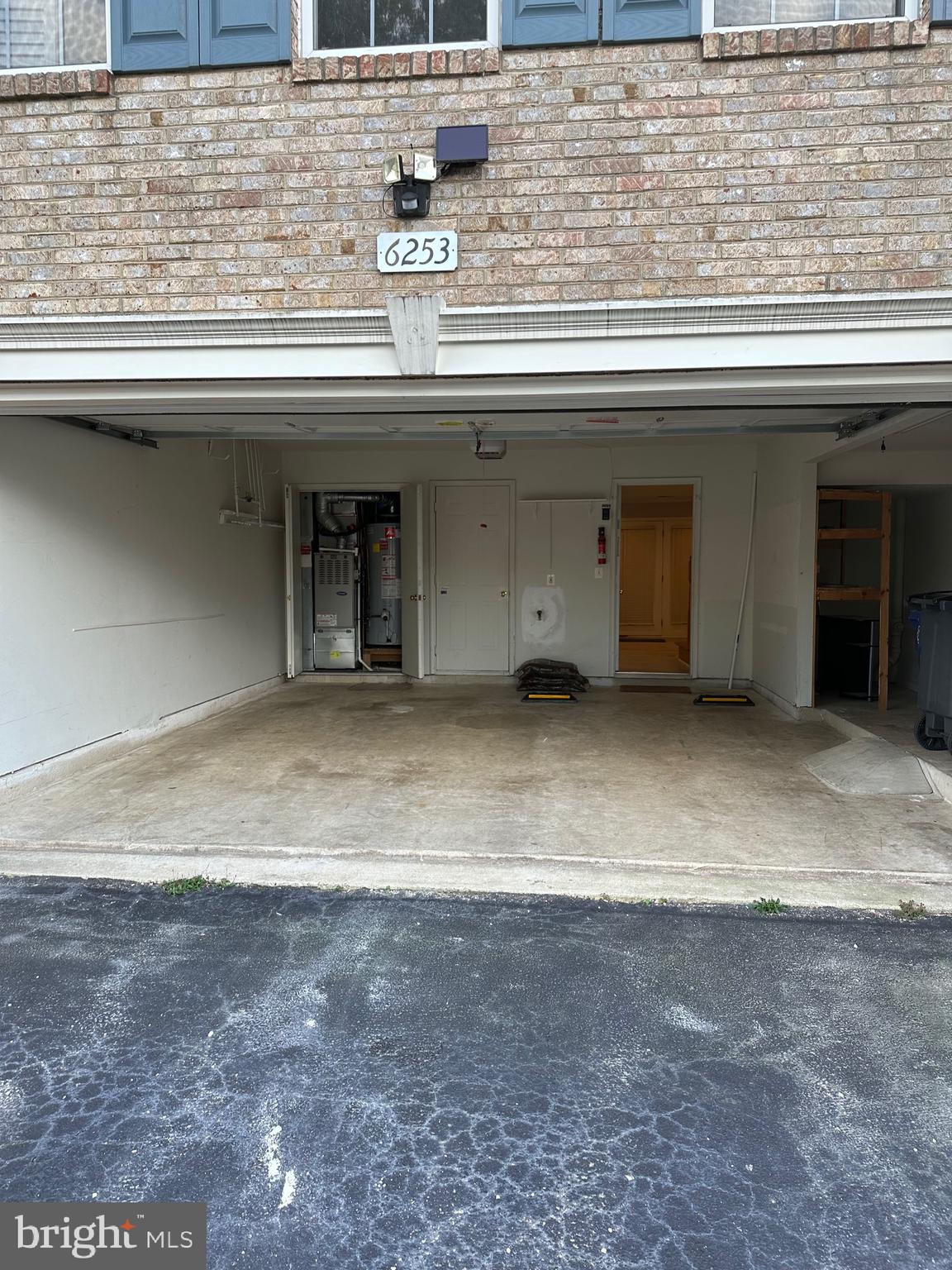 POTTERS GLEN - Residential Lease