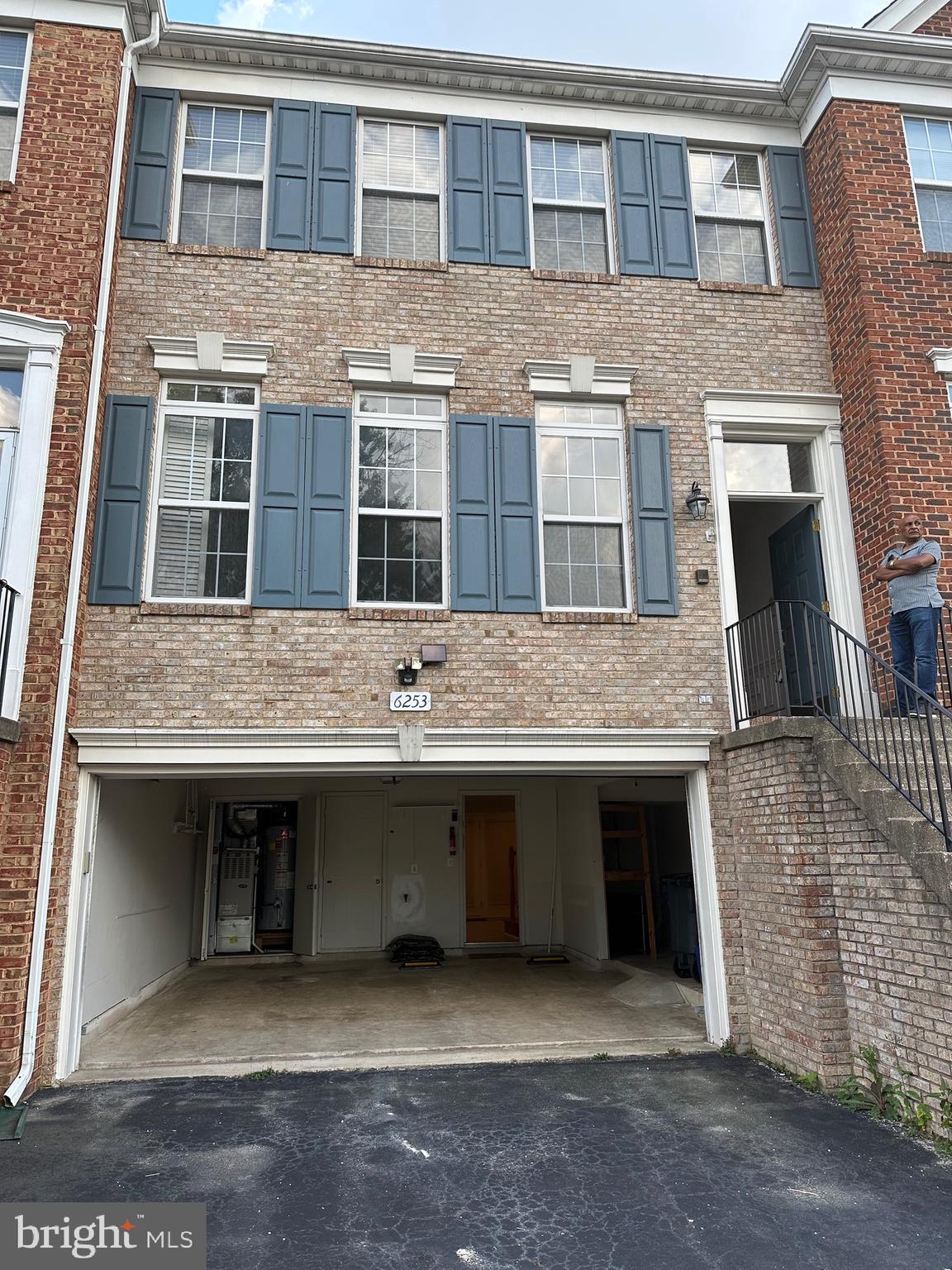 POTTERS GLEN - Residential Lease