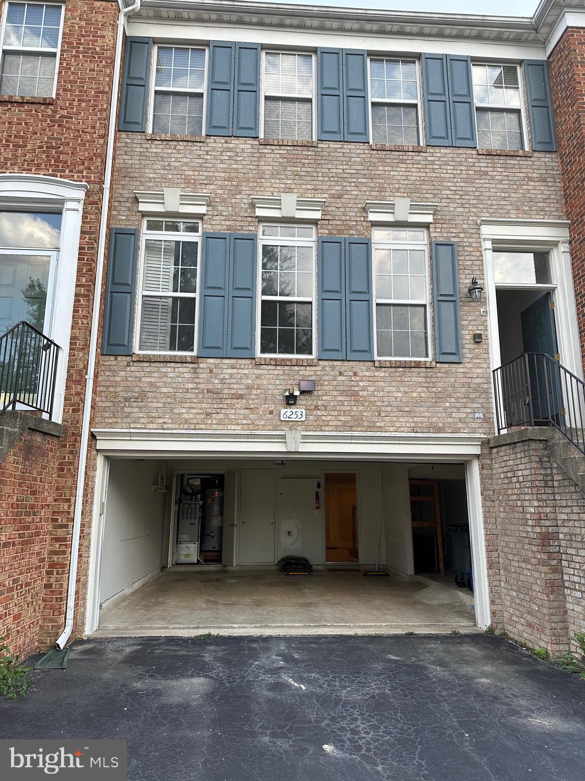 POTTERS GLEN - Residential Lease