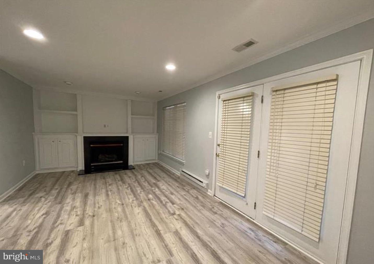 POTTERS GLEN - Residential Lease