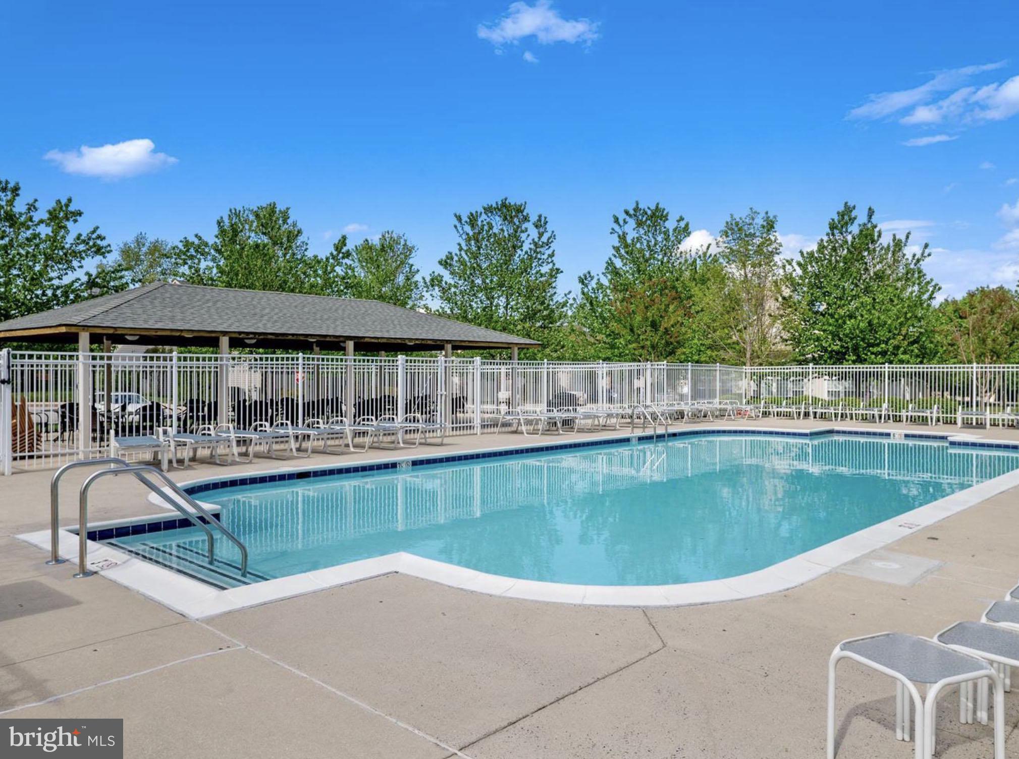 COURTYARDS AT WAVERLY WOODS EAST - Residential