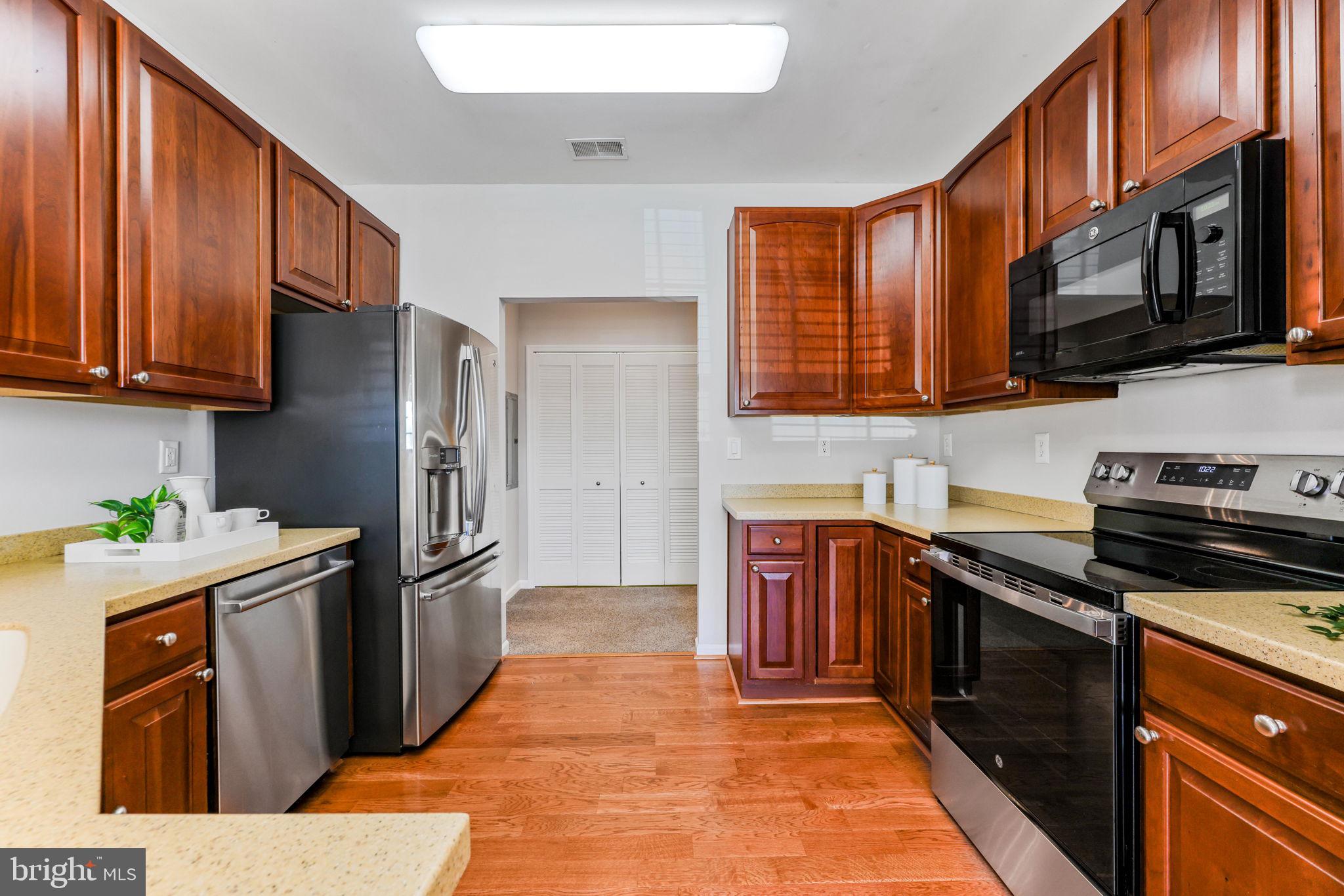 COURTYARDS AT WAVERLY WOODS EAST - Residential